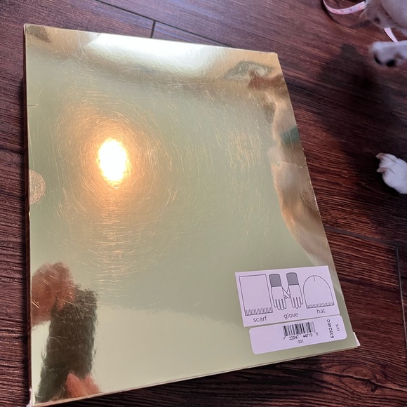 NWT Michael Kors Hat, Gloves and Scarf set.  $148 MSRP! - Picture 7 of 12